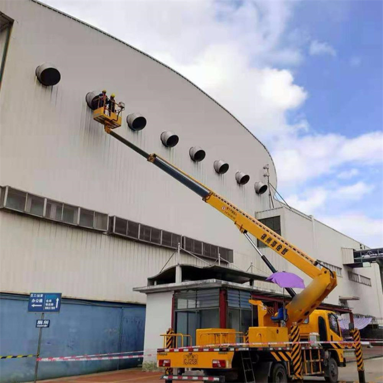 张北县高空作业车出租服务：专业广告牌安装解决方案