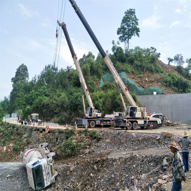 张北县汽车掉沟里叫吊车救援要多少钱