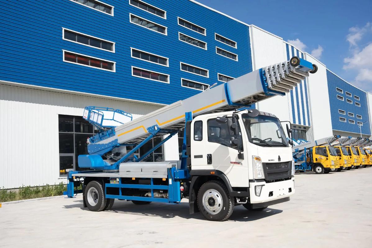 张北县出租云梯车高空作业车 建筑垃圾搬运